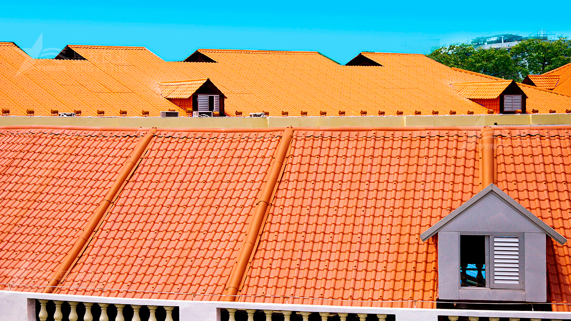 想購(gòu)買材質(zhì)好的屋面瓦，到底選合成樹脂瓦好還是鋁瓦好？