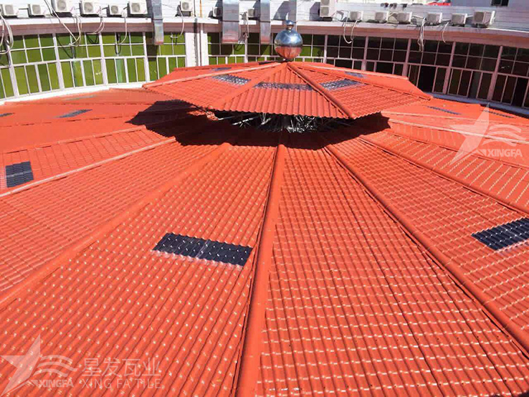 樹脂瓦的灰底和白底之間的比較：價(jià)格和質(zhì)量上有何差異？